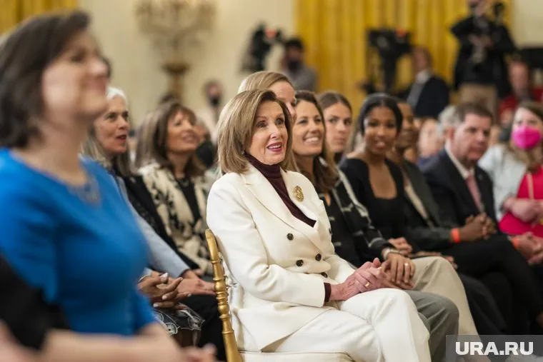 Патрик МакГенри приказал экс-спикеру Нэнси Пелоси освободить свой кабинет