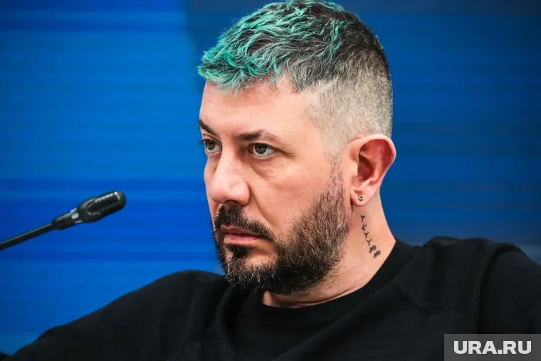 По словам дизайнера Артемия Лебедева, деятельность «Лиги безопасного интернета» «отпугивает людей от страны»