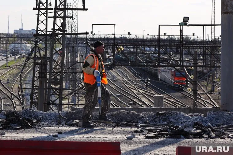 Тюменский подрядчик не платит зарплату рабочим, которые ремонтируют Некрасовский мост в Кургане