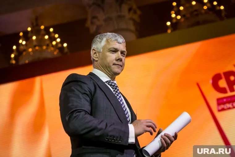 Валерий Гартунг считает, что раскрывать данные по испытаниям вакцины на добровольцах не стоит