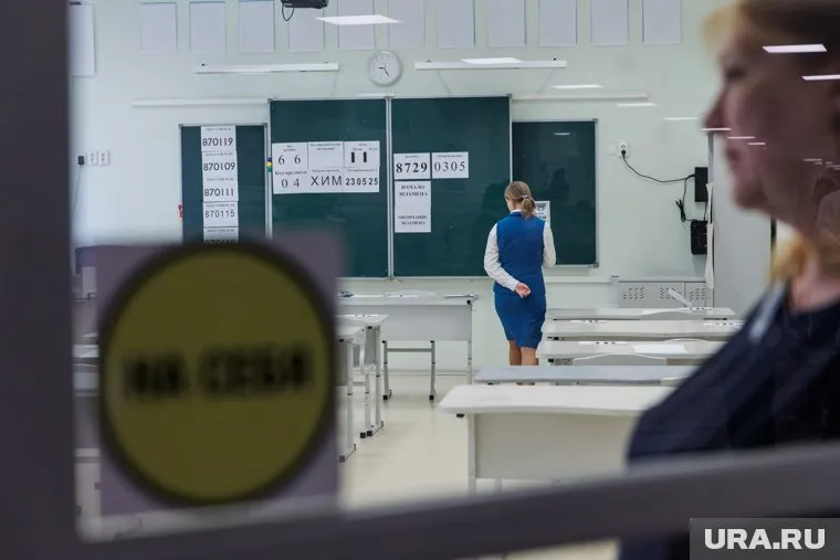 Рособрнадзор опроверг сообщения об аномальном числе стобалльников на ЕГЭ