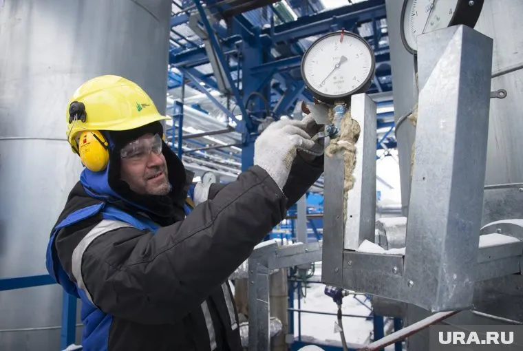 Средний диапазон зарплат в вакансиях нефтегазовой и добывающей сферы варьируется от 97 026 до 172 414 рублей