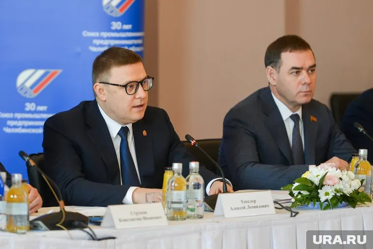 Александр Лазарев (справа) приступил к исполнению поручения Алексея Текслера