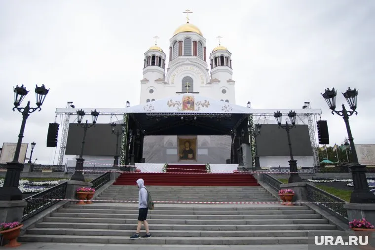 Ночная Божественная литургия начнется в 23:30