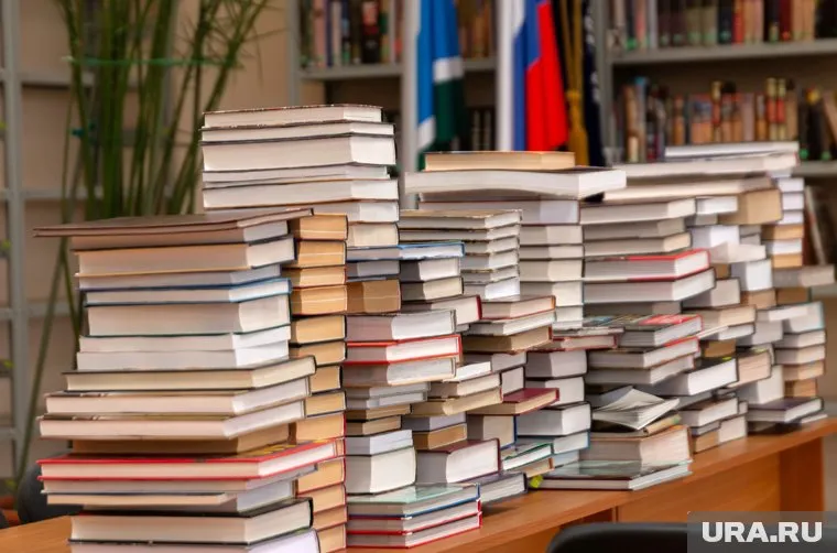 Сотрудники Горьковки подготовили массу интересных книг (архивное фото)