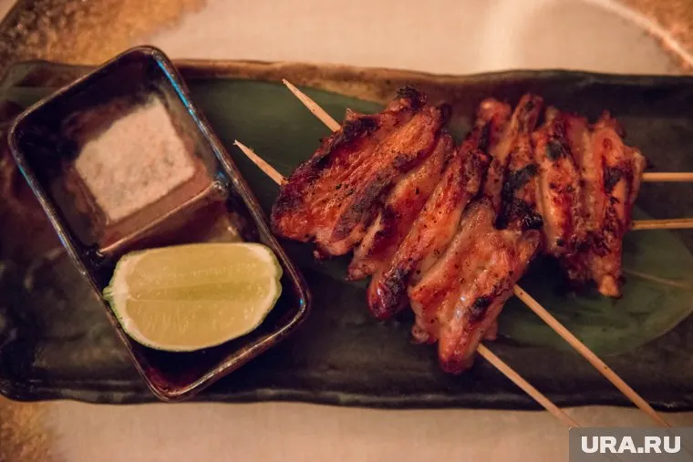 Взамен привычных куриных крылышек магазин предлагает нечто новое