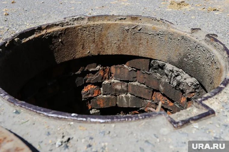 Ребенок упал в колодец из-за того, что крышку люка ранее украли