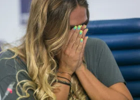 Родственники заберут под опеку девушку, потерявшую семью при пожаре в Сургуте