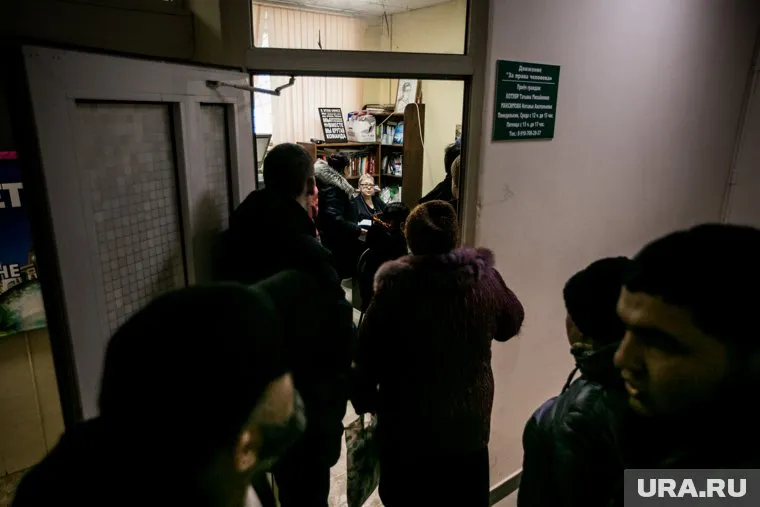 глава региона без предупреждения посетил Многофункциональный миграционный центр