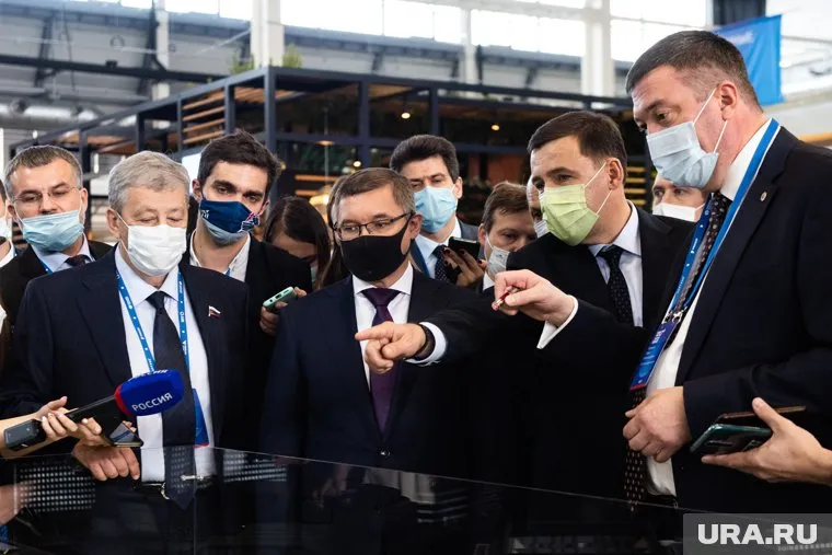 Куйвашев и Якушев встречались совсем недавно: в октябре министр посещал форум 100+ Forum Russia в Екатеринбурге