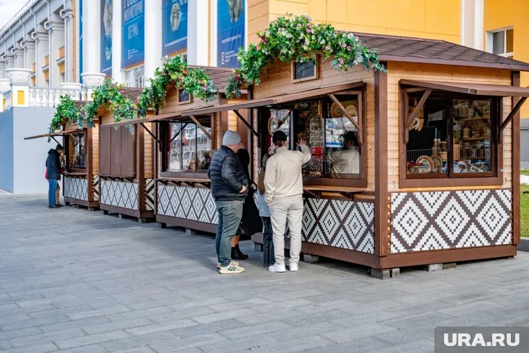 За четыре месяца было продано товаров на миллиард рублей меньше