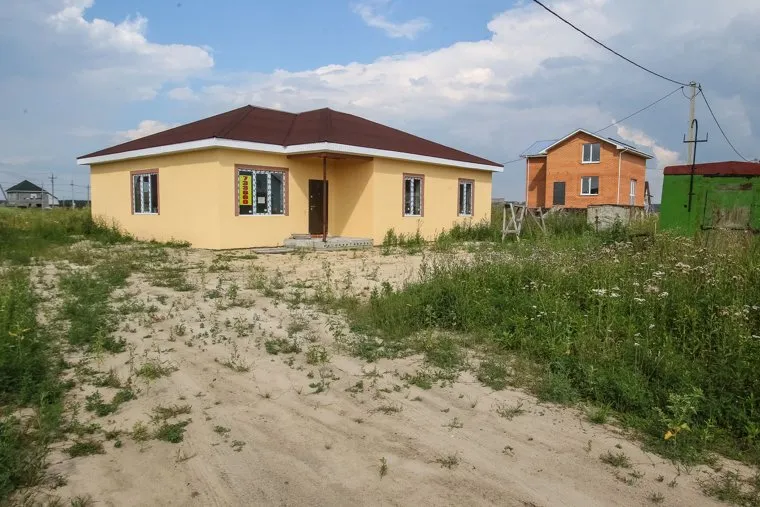 Доп замначальника ГИБДД по Тюменской области Александра Селюнина в деревне Червишево. Тюмень, дом подполковника селюнина