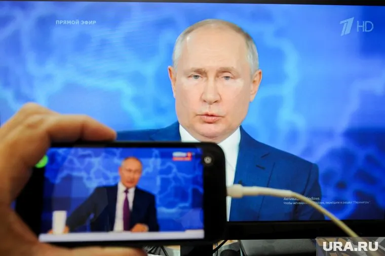 Владимир Путин около четырех часов отвечал на вопросы россиян в прямом эфире