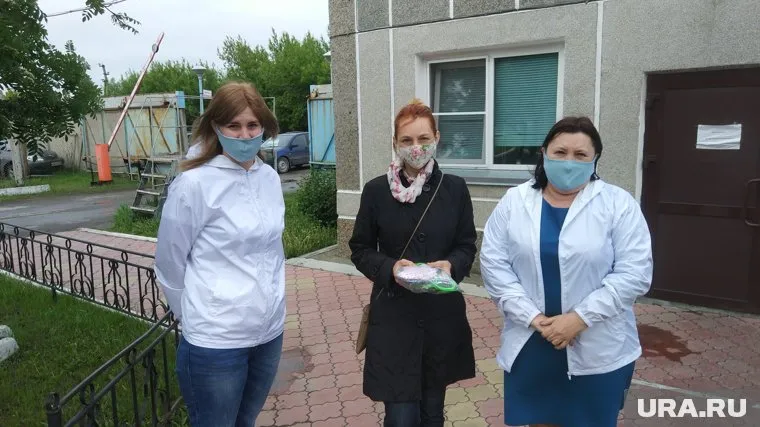 Жительница Шадринска отблагодарила энергетиков. В подарок она сшила маски