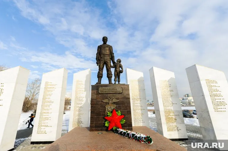 В Челябинске были получены разрешения на ремонт памятников «Солдаты правопорядка» и «Сказ об Урале»