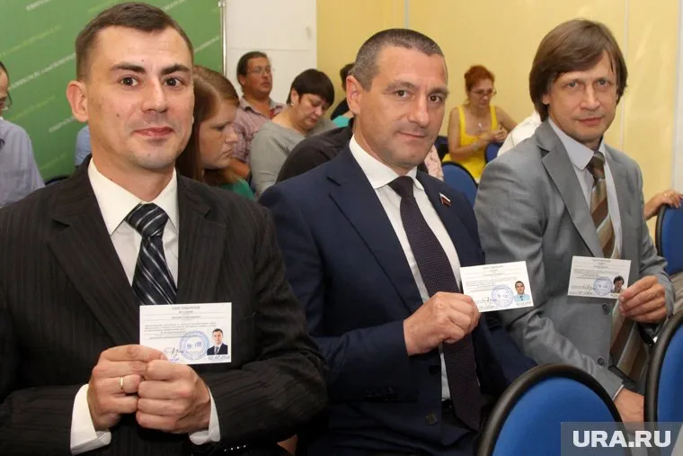 Дмитрий Фельдшеров (слева) баллотировался в Госдуму от «Яблока», но проиграл выборы