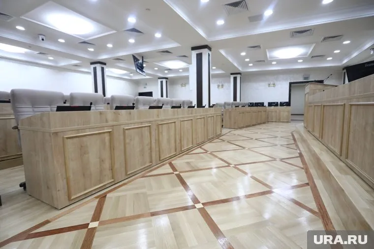 Ранее часть депутатов выступала против переезда думы в ЦУМ