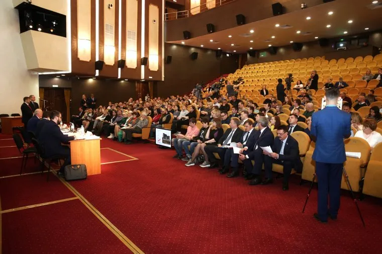 Встреча губернатора ХМАО Натальи Комаровой с дольшиками компании «СеверСтрой». Сургут