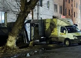 К дому в Кургане, откуда эвакуируют жильцов, приехали сотрудники правоохранительных органов