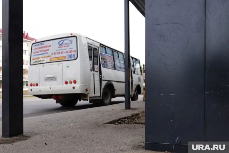 В Надыме водитель автобуса не хотел пускать в салон ребенка с велосипедом