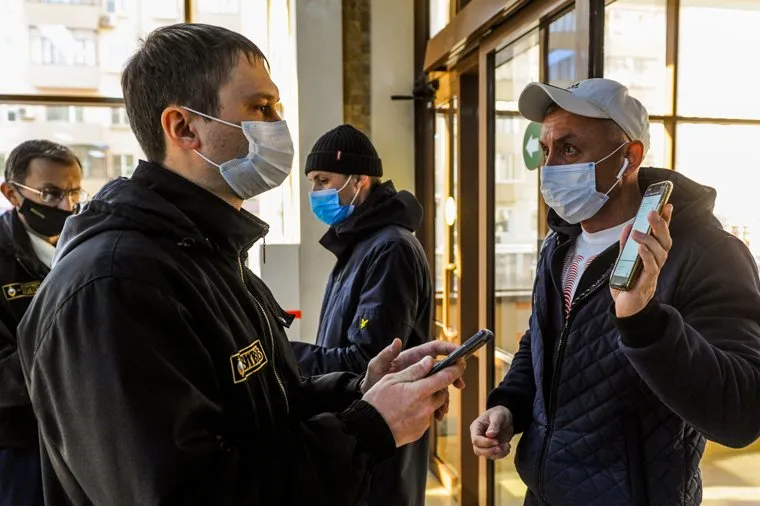 Проверка QR-кодов в ТРК. Челябинск