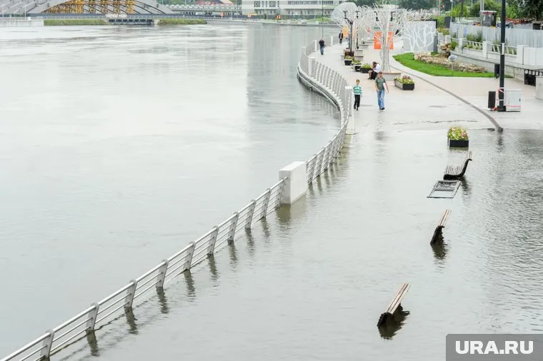 Летом Миасс затопил новую набережную из-за паводка