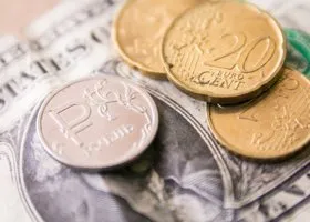 Аналитик рассказал, что будет с рублем в конце лета