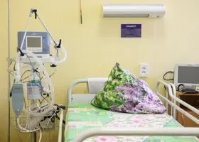 «Не может открыть глаза»: раскрыто состояние школьницы, избитой под Екатеринбургом