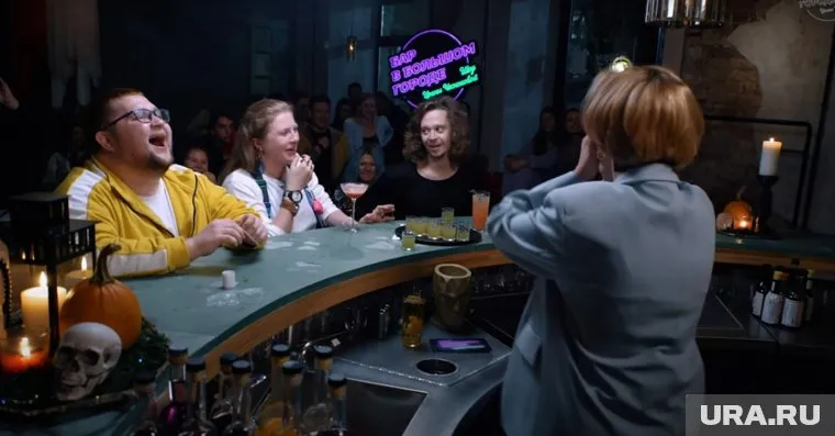 Көршіге тыңшылық фото