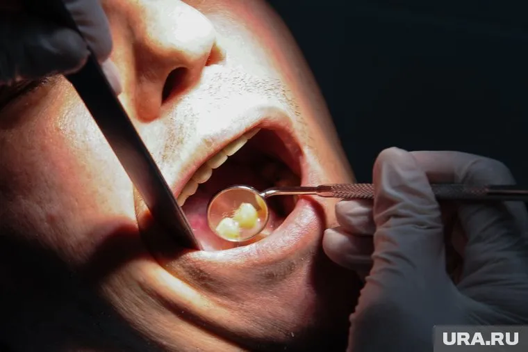 Стоматологические заболевания и некачественная гигиена полости рта являются основной причиной неприятного запаха, сказала стоматолог