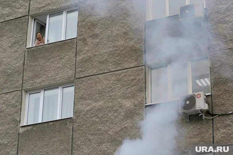 Пожарные спасли 11 человек из горящего дома