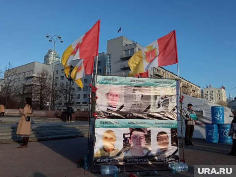 В Екатеринбурге проходит акция «Одесская Хатынь», которую посвятили погибшим в Доме профсоюзов в Одессе