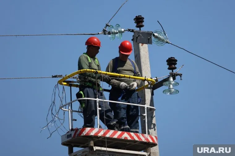 Электрикам из Тюмени организация оплатит проезд до Норильска