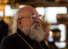 Вечный девственник, мемная жилетка и невероятная эрудиция: Анатолию Вассерману — 72