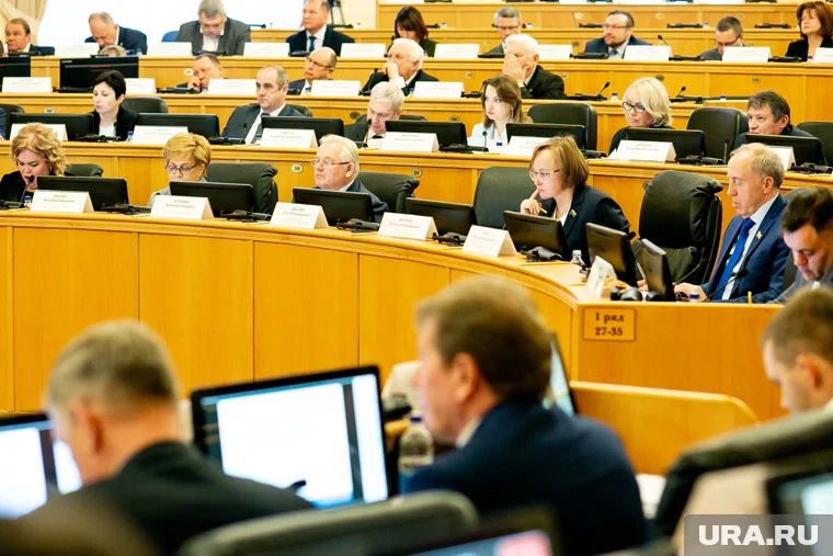 Из 48 действующих депутатов тюменской облдумы 15 побывли более чем в трех созывах
