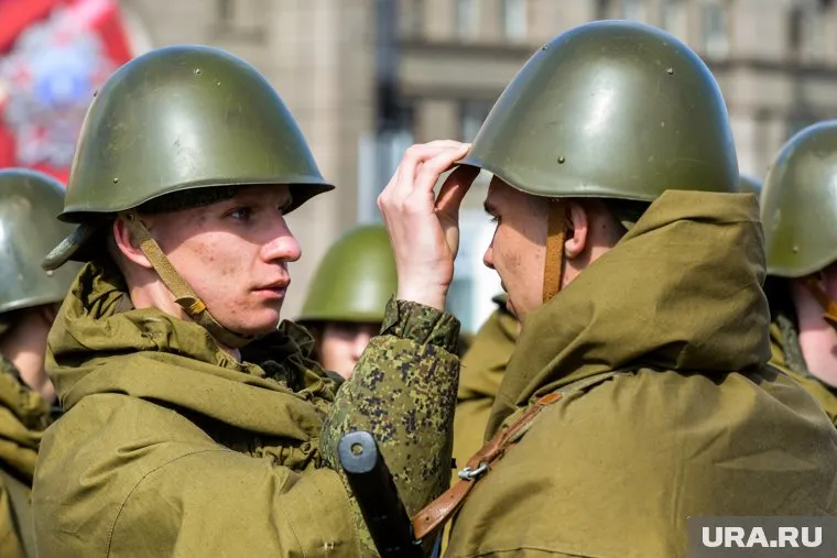 Самое ожидаемое событие — парад на площади Революции — начнется в 11:00