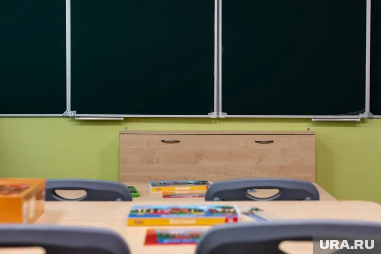 В школу начали завозить необходимое для учебы оборудование