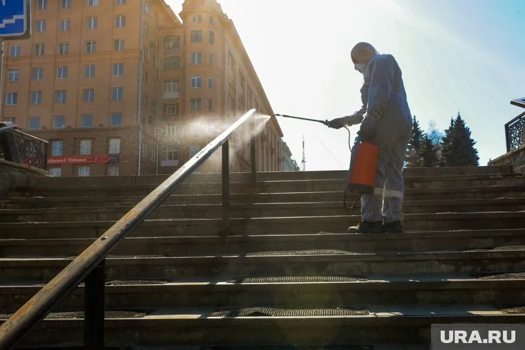 При благоприятном сценарии эпидемия кончится к началу июня, считает инфекционист Виктор Малеев