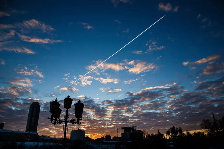 Утро в Екатеринбурге. Рассветное небо и метро