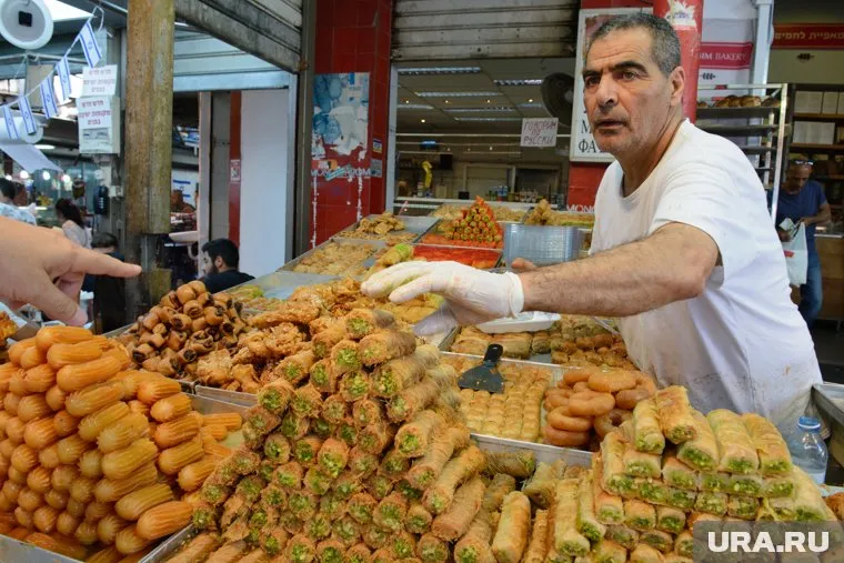 Люди нервничают, несмотря на заявления властей