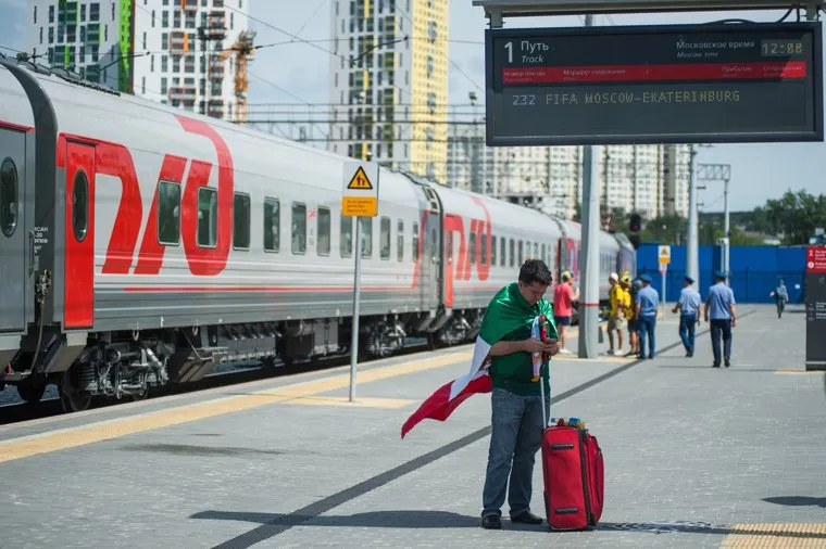 ЧМ-2018. Прибытие поезда с болельщиками сборных Мексики и Швеции в Екатеринбург, вокзал, поезд, екатеринбург , ржд, жд вокзал, болельщики из мексики