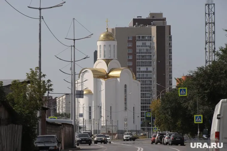 Троицкий собор в Кургане расписывают приглашенные художники
