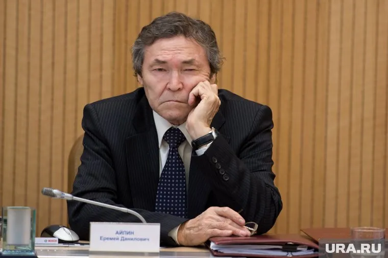 Еремей Айпин много лет считается лидером югорских аборигенов, но земляки все чаще выступают с критикой депутата