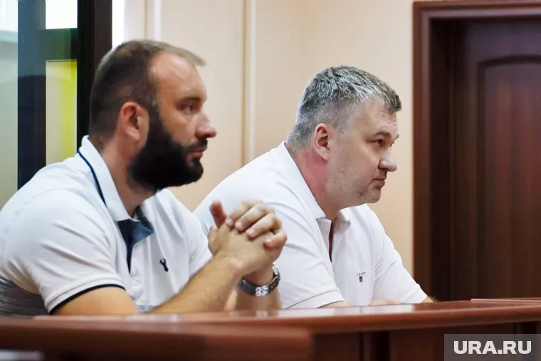 Курганские адвокаты Дмитрий Половников и Константин Курочкин (справа) в суде