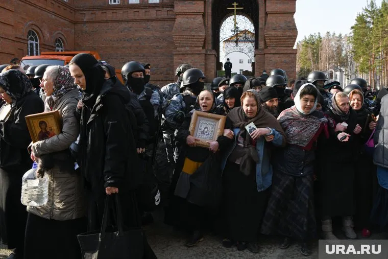 Ранее из обители принудительно выселили монахинь