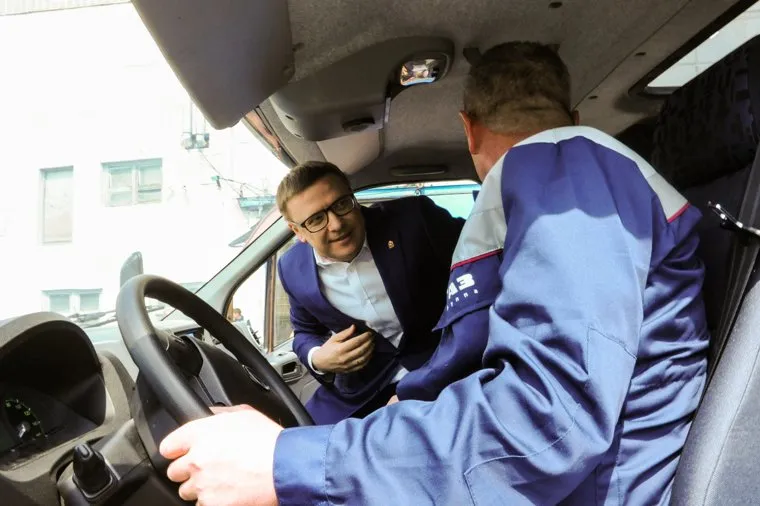 Федор Конюхов и Алексей Текслер на автозаводе Урал. Челябинская область, Миасс