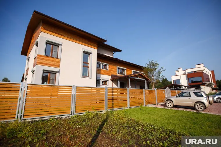 В Челябинске участки, расположенные на возвышенности, находятся на Северо-западе, на ЧМЗ и вблизи мегаполиса — в деревне «Ключи»