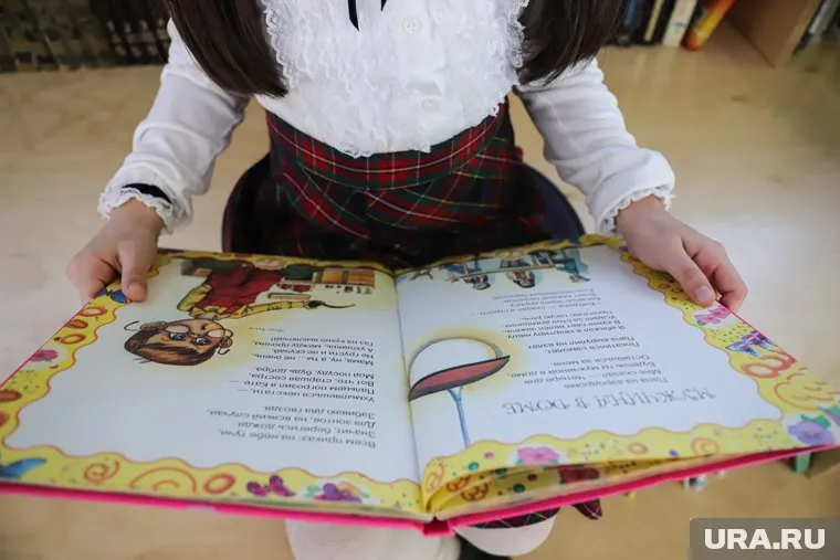 Пятидневка обеспечена только первоклассникам, рассказали в департаменте образования ХМАО