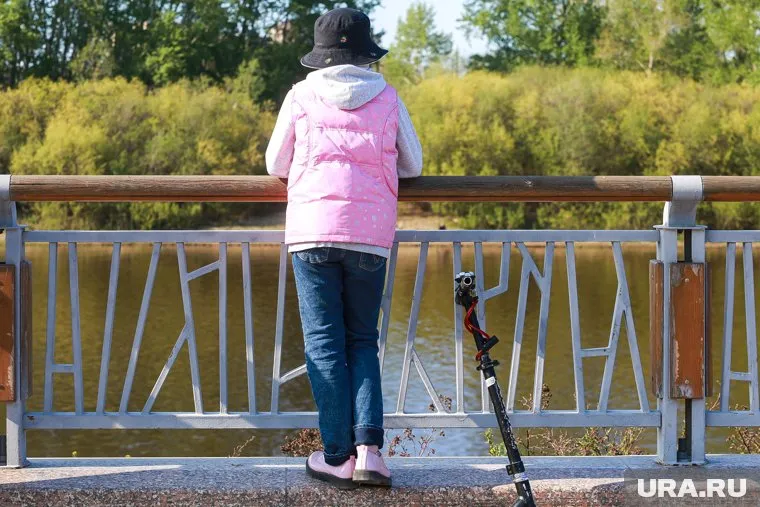 Киев решил принудительно эвакуировать детей из семи населенных пунктов Донбасса