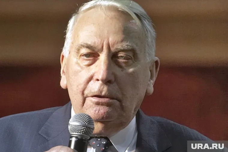 Владимир Путин отметил, что Игорь Спасский сделал многое для развития военной сферы в России